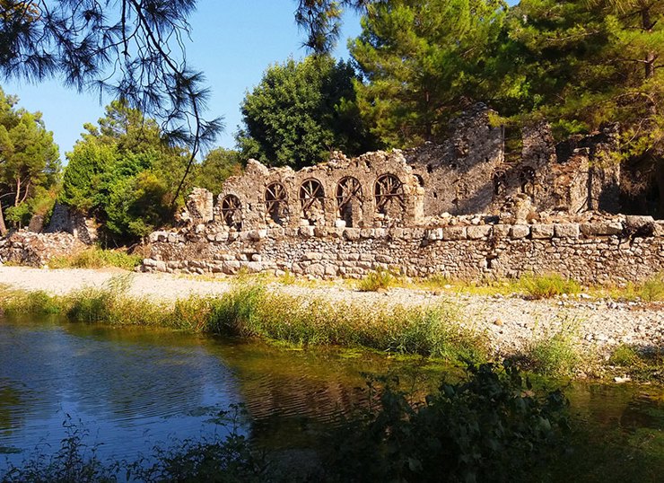 أماكن للزيارة في أنطاليا ، مدينة أوليمبوس القديمة ، شاطئ أوليبمبوس
