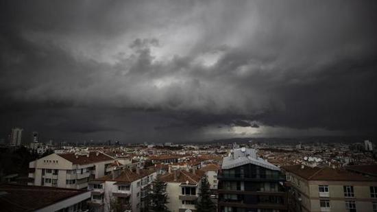 الأرصاد الجوية التركية تطلق تحذيرا عاجلا للعاصمة أنقرة