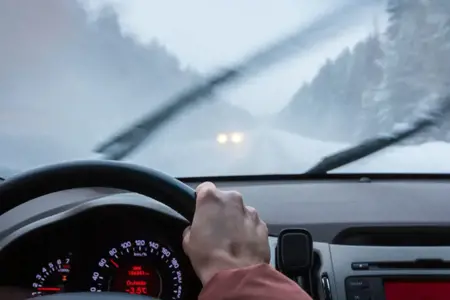 نصائح ذهبية لقيادة آمنة على الطرق الزلقة والمثلجة