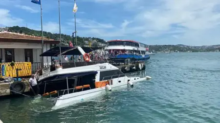 حالة من الذعر عقب غرق يخت يحمل 15 شخصا في اسطنبول حالة من الذعر عقب غرق يخت يحمل 15 شخصا في اسطنبول