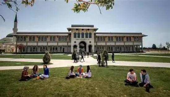 "YÖS وSAT 2026: فرص الطلاب العرب في الجامعات التركية"