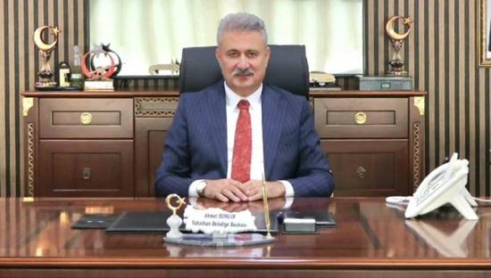 اعتقال رئيس بلدية Yahşihan AKP بتهمة الابتزاز مؤقتًا داخل حزب العدالة والتنمية اعتقال رئيس بلدية Yahşihan AKP بتهمة الابتزاز مؤقتًا داخل حزب العدالة والتنمية