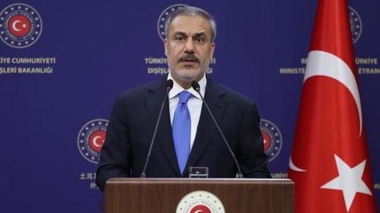 وزير الخارجية التركي يجري مكالمة هاتفية مع نظيره السعودي وزير الخارجية التركي يجري مكالمة هاتفية مع نظيره السعودي