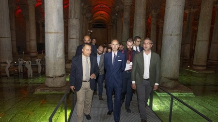 ضمن جولة سياحية لمدة 3 أيام..الأمير إدوارد يزور متحف "القصر المغمور" بإسطنبول