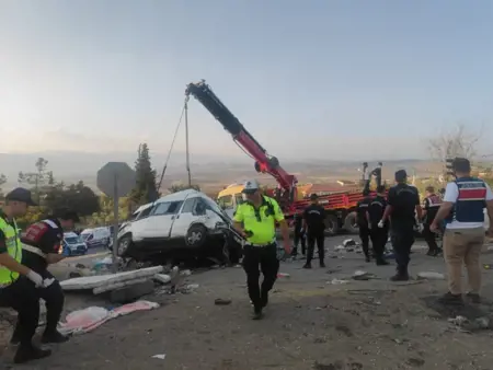 حادث مروع في غازي عنتاب راح ضحيته أطفال وبالغين حادث مروع في غازي عنتاب راح ضحيته أطفال وبالغين