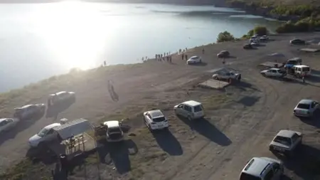 تدفق الزوار إلى أعمق بحيرة في تركيا تدفق الزوار إلى أعمق بحيرة في تركيا