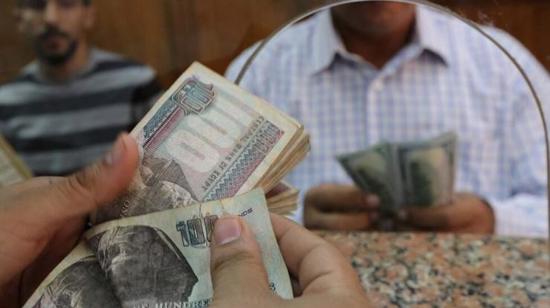 الجنيه المصري يشهد تراجع ملحوظ مقابل الدولار الأمريكي 