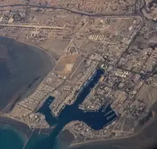 تصعيد خطير.. إيران تهدد بضرب بنى تحتية بالشرق الأوسط بعد مهلة ترامب