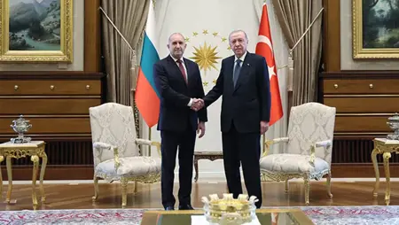 أردوغان يستقبل رئيس وزراء بلغاريا راديف قبيل قمة الناتو
