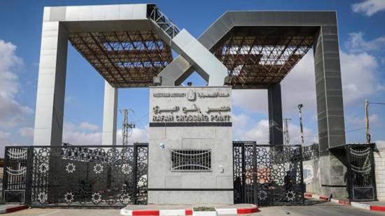 مصر:" بوابة رفح مفتوحة وإسرائيل لا تقبل دخول المساعدات إلى غزة"
