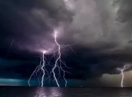 إنذارات ملونة وتحذيرات من عواصف رعدية