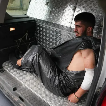 "كيس قمامة وسيارة نقل الحيوانات".. نقل قاتل شرطية تركية إلى المحكمة بطريقة مهينة "كيس قمامة وسيارة نقل الحيوانات".. نقل قاتل شرطية تركية إلى المحكمة بطريقة مهينة