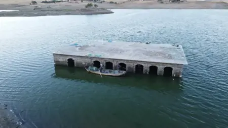 تركيا..الجفاف يكشف قرية غارقة منذ 30 عامًا في يوزغات تركيا..الجفاف يكشف قرية غارقة منذ 30 عامًا في يوزغات