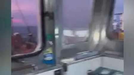 عاجل:اصطدام سفينتان ببعضهما البعض قبالة سواحل منطقة كارتال بإسطنبول عاجل:اصطدام سفينتان ببعضهما البعض قبالة سواحل منطقة كارتال بإسطنبول