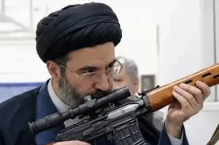 مُجتبى خامنئي يقود إيران