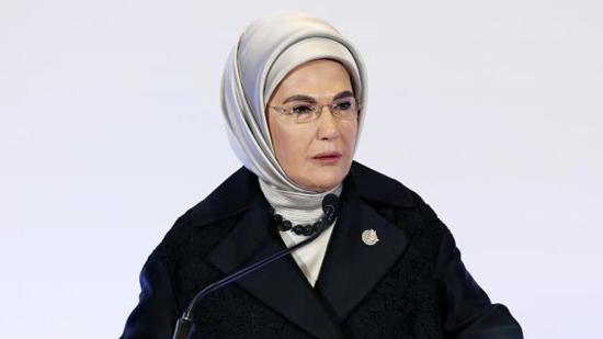أمينة أردوغان تتبرع بالأضحية للهلال الأحمر التركي