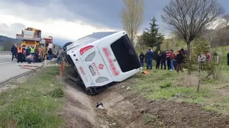 انقلاب حافلة ركاب متجهة من أنقرة إلى إزمير انقلاب حافلة ركاب متجهة من أنقرة إلى إزمير