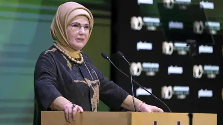 أمينة أردوغان تعرب عن حزنها جراء وقوع زلزالين جديدين في هاتاي التركية أمينة أردوغان تعرب عن حزنها جراء وقوع زلزالين جديدين في هاتاي التركية