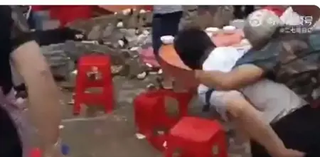 خلال احتفالٍ بنجاح الأبناء.. انهيار سقفٍ وجدار في منزلٍ جنوب الصين يقتل 5 أشخاص