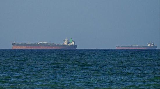 تحذيرات من رد عسكري ساحق على أي تحركات أجنبية بالمضيق