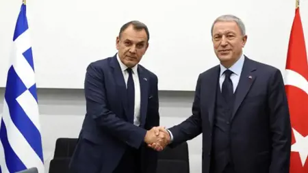 وزير الدفاع اليوناني يزور تركيا في خطوة إيجابية ملموسة على صعيد البلدين وزير الدفاع اليوناني يزور تركيا في خطوة إيجابية ملموسة على صعيد البلدين