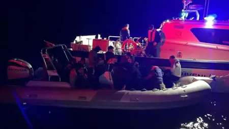 القبض على 31 مهاجرًا غير شرعي بينهم 12 طفلًا قبالة سواحل موغلا القبض على 31 مهاجرًا غير شرعي بينهم 12 طفلًا قبالة سواحل موغلا