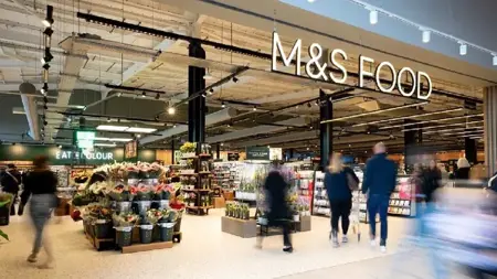 ماركس آند سبنسر تُغلق متجراً ضخماً بمساحة 16 ألف متر