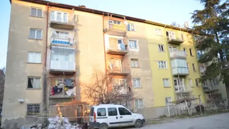 تركيا..إخلاء مبنيين معرضين للانهيار في قونية تركيا..إخلاء مبنيين معرضين للانهيار في قونية