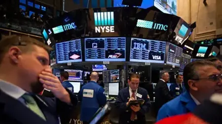 إفلاس 3 بنوك أمريكية كبرى ينعكس على أداء البورصات العالمية إفلاس 3 بنوك أمريكية كبرى ينعكس على أداء البورصات العالمية