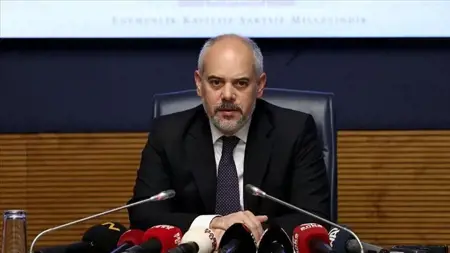 مستشار الرئيس أردوغان يدين "العمل الدنيء" بحق القرآن الكريم بالسويد مستشار الرئيس أردوغان يدين "العمل الدنيء" بحق القرآن الكريم بالسويد