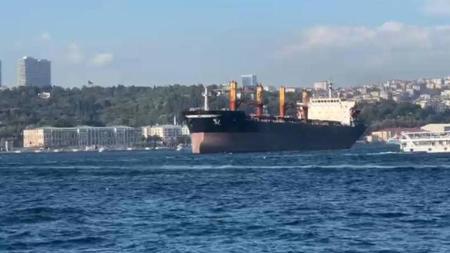 تعليق حركة السفن في مضيق البوسفور باسطنبول في كلا الاتجاهين