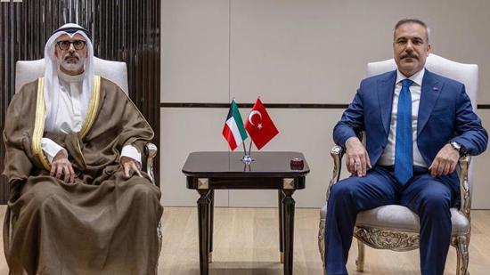 وزير الخارجية التركي يلتقي نظيره الكويتي في أنقرة