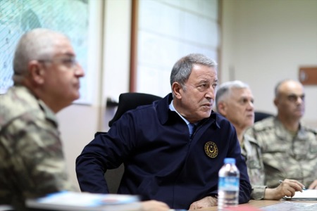 وزير الدفاع التركي يدعو الجيش للتأهب