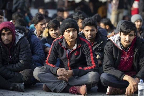 اليونان تعتزم إعادة 10 آلاف لاجئ إلى تركيا