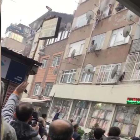 إنقاذ محاصرين جراء حريق بشقة سكنية في الفاتح بإسطنبول