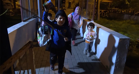 قصة إنسانية لأربعة أطفال سوريين تركوا لوحدهم في بورصة