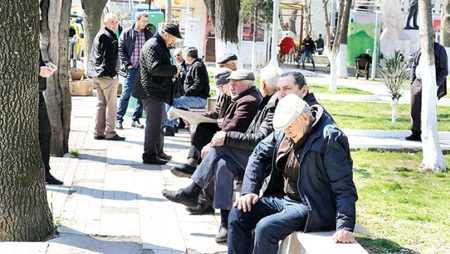 تصريحات مهمة لوزير الصحة التركي بشأن السفر لكبار السن