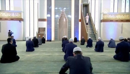 أرباش: فتح المساجد لصلاة الجماعة في كل الأوقات