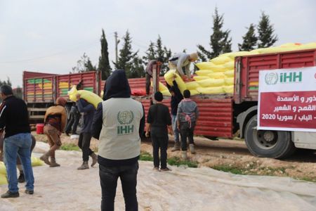 الاغاثة التركية تدعم برنامج زراعة 22680 دونم من الأراضي السورية