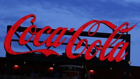  شركة كوكا كولا تسرح أكثر من 2000 عامل