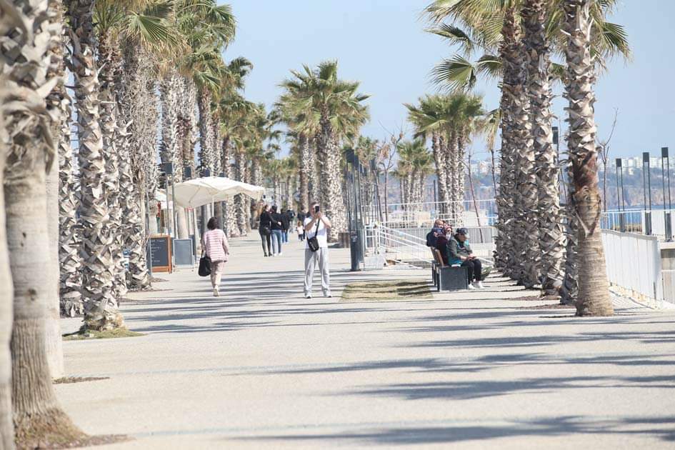 صور :أسرة تركية تقيم حفل زفاف رمزي لمصابة بمتلازمة داون .