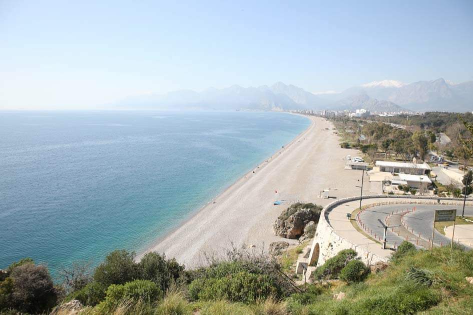 صور : أول نمور بنغالية أبصرت النور بإسطنبول تستقبل الزوار خرجت 3 من صغار نمور البنغال لاستقبال زوار "حديقة الأسود" في إسطنبول بعدما رأت النور قبل أكثر من شهرين. وولد الصغار الثلاثة، في 12 مايو/أيار، وتعد أولى مواليد هذا النوع من النمور في إسطنبول