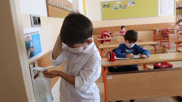 صور : من رعي الأغنام في محافظة شرناق جنوب شرق تركيا.