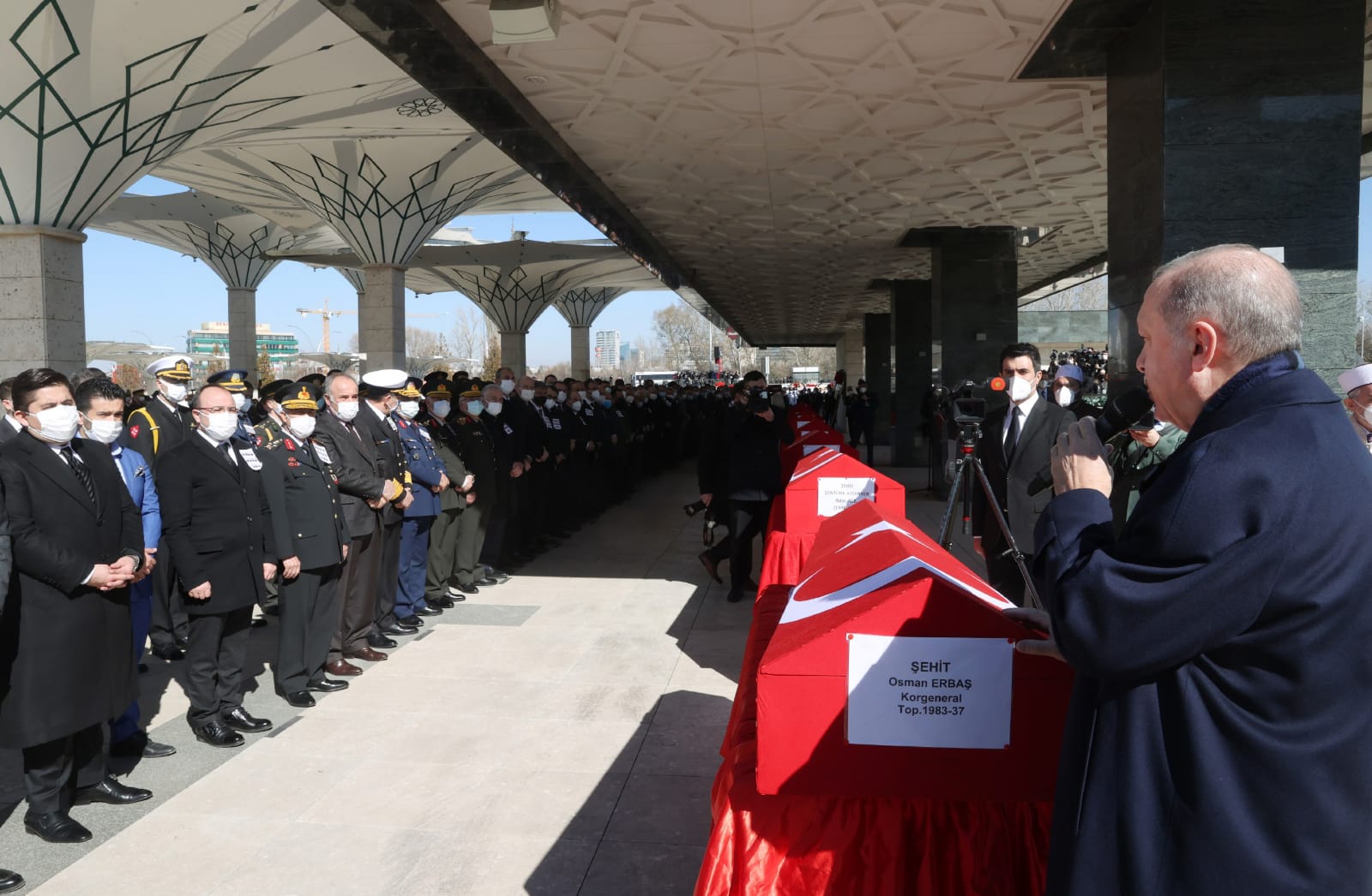 بنصف مليون زهرة ....تركيا تفتتح اكبر سجادة زهور في العالم في منطقة السلطان أحمد بمدينة اسطنبول